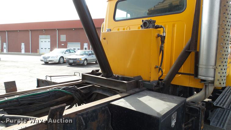 image for item DC5611 2002 International 4900 Crew Cab dump truck