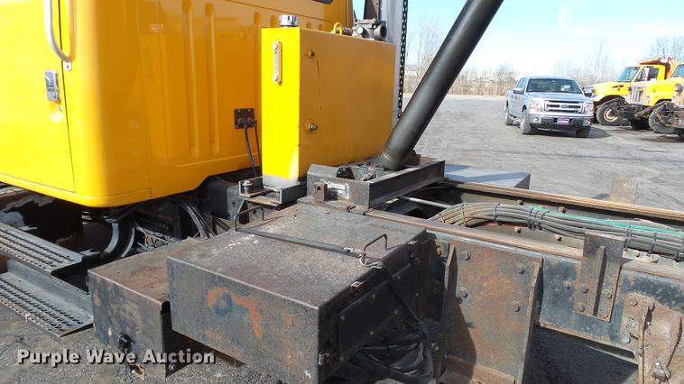 image for item DC5611 2002 International 4900 Crew Cab dump truck