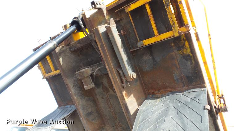 image for item DC5611 2002 International 4900 Crew Cab dump truck