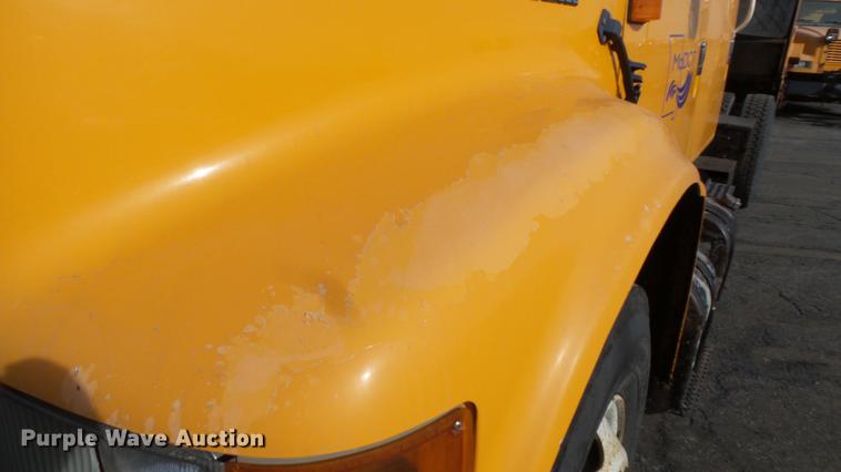 image for item DC5611 2002 International 4900 Crew Cab dump truck