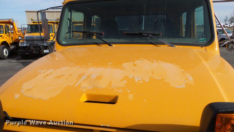 image for item DC5611 2002 International 4900 Crew Cab dump truck