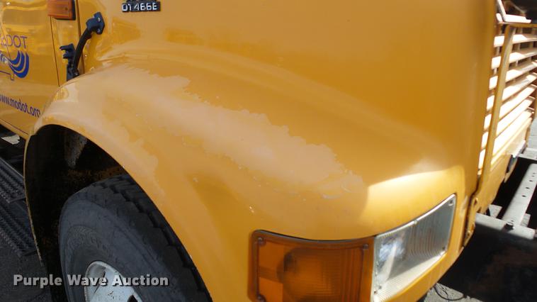 image for item DC5611 2002 International 4900 Crew Cab dump truck