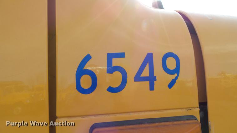 image for item DC5611 2002 International 4900 Crew Cab dump truck