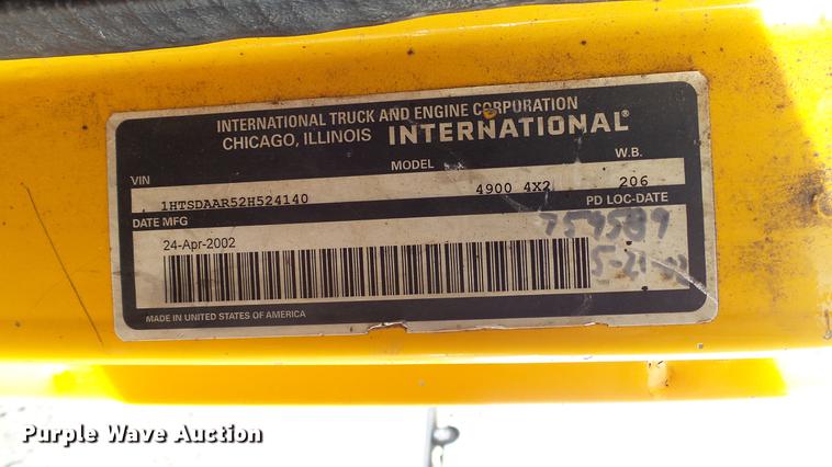 image for item DC5611 2002 International 4900 Crew Cab dump truck