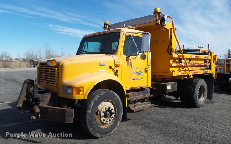 image for item DC5634 2000 International 4900 dump truck