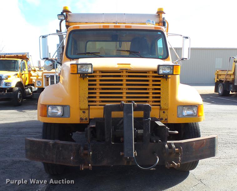 image for item DC5634 2000 International 4900 dump truck
