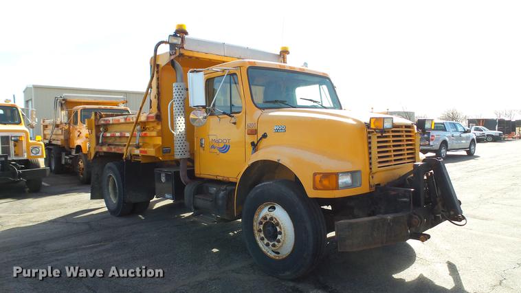 image for item DC5634 2000 International 4900 dump truck