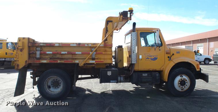 image for item DC5634 2000 International 4900 dump truck