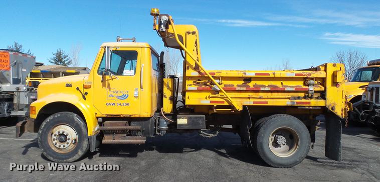 image for item DC5634 2000 International 4900 dump truck