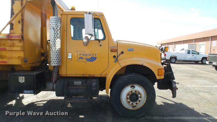 image for item DC5634 2000 International 4900 dump truck