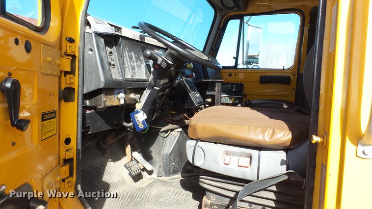 image for item DC5634 2000 International 4900 dump truck