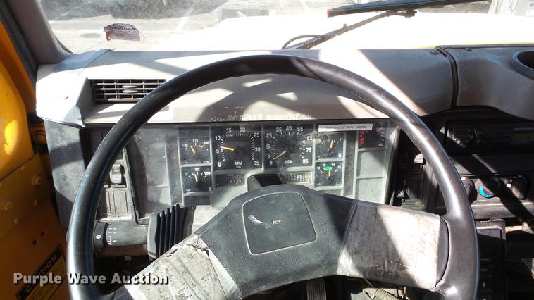 image for item DC5634 2000 International 4900 dump truck