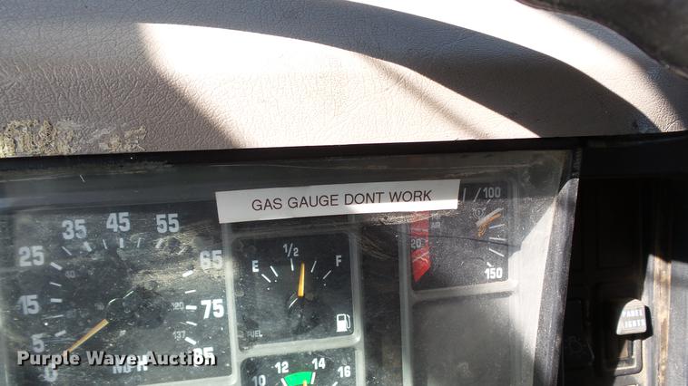 image for item DC5634 2000 International 4900 dump truck