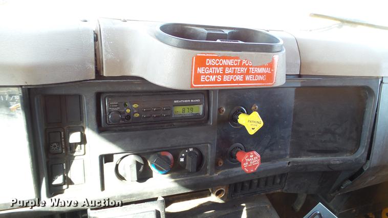 image for item DC5634 2000 International 4900 dump truck