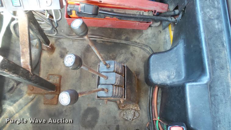 image for item DC5634 2000 International 4900 dump truck