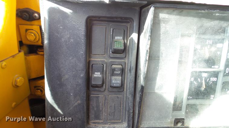 image for item DC5634 2000 International 4900 dump truck