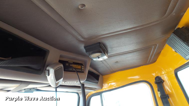 image for item DC5634 2000 International 4900 dump truck