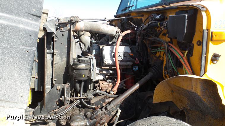 image for item DC5634 2000 International 4900 dump truck