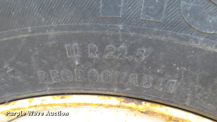 image for item DC5634 2000 International 4900 dump truck