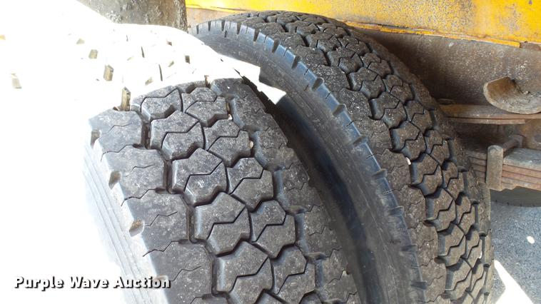 image for item DC5634 2000 International 4900 dump truck