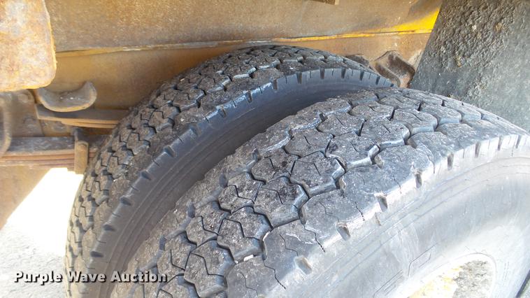 image for item DC5634 2000 International 4900 dump truck