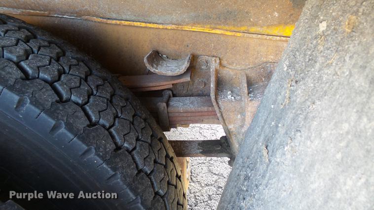 image for item DC5634 2000 International 4900 dump truck