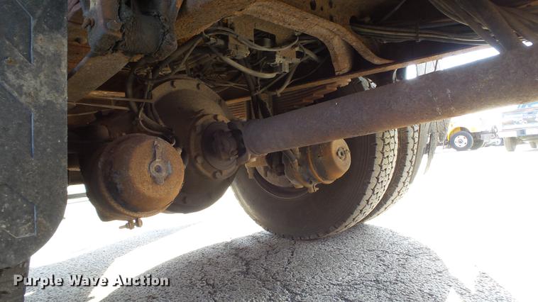 image for item DC5634 2000 International 4900 dump truck