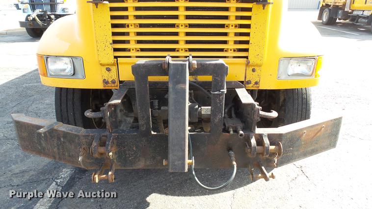 image for item DC5634 2000 International 4900 dump truck