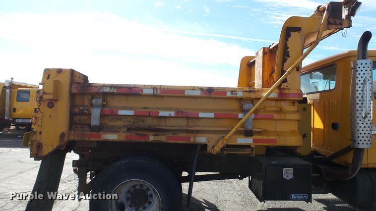 image for item DC5634 2000 International 4900 dump truck