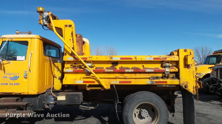 image for item DC5634 2000 International 4900 dump truck