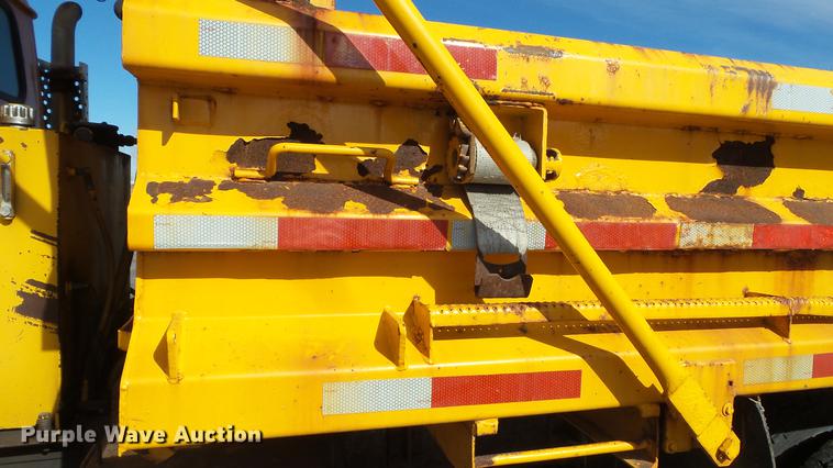 image for item DC5634 2000 International 4900 dump truck