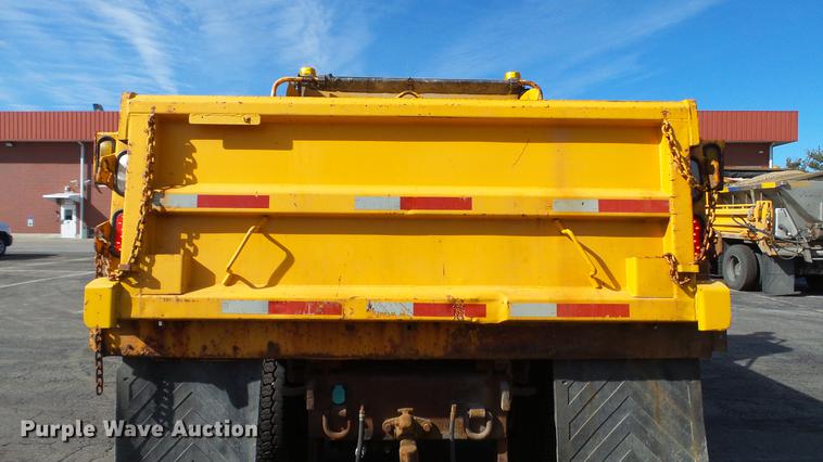 image for item DC5634 2000 International 4900 dump truck