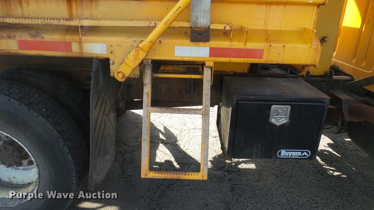 image for item DC5634 2000 International 4900 dump truck