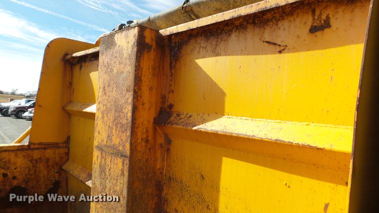 image for item DC5634 2000 International 4900 dump truck