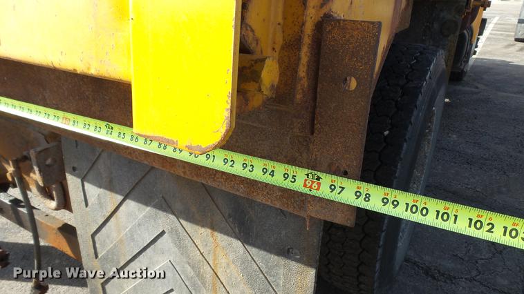 image for item DC5634 2000 International 4900 dump truck