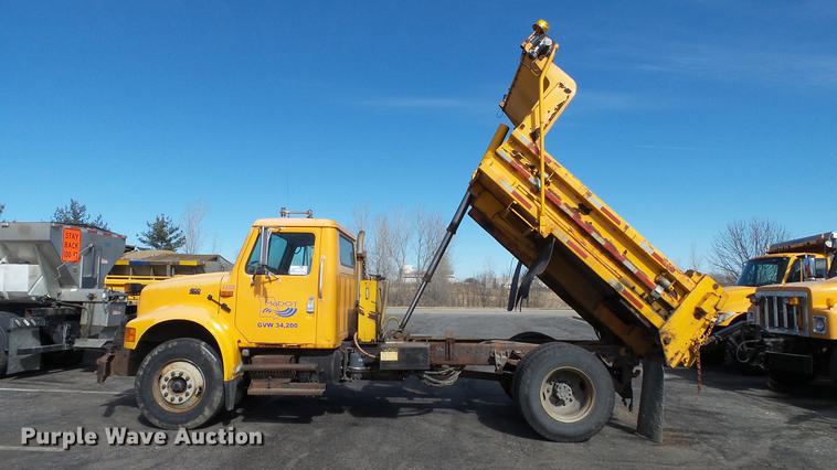 image for item DC5634 2000 International 4900 dump truck