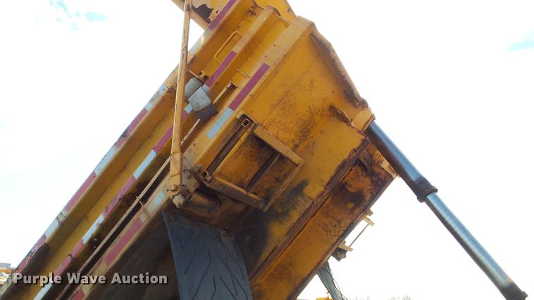 image for item DC5634 2000 International 4900 dump truck