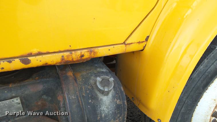 image for item DC5634 2000 International 4900 dump truck