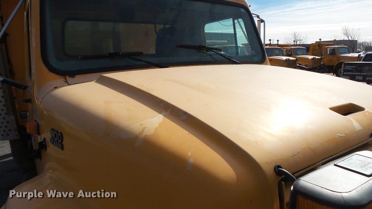 image for item DC5634 2000 International 4900 dump truck