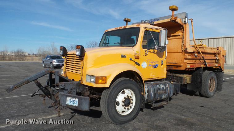 image for item DC5635 2002 International 4900 dump truck