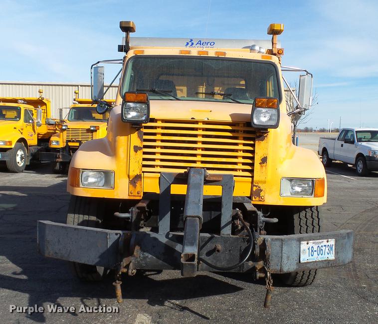 image for item DC5635 2002 International 4900 dump truck