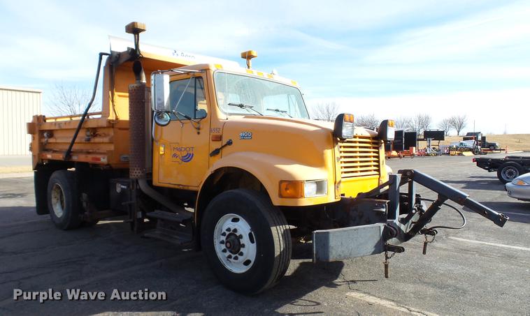 image for item DC5635 2002 International 4900 dump truck