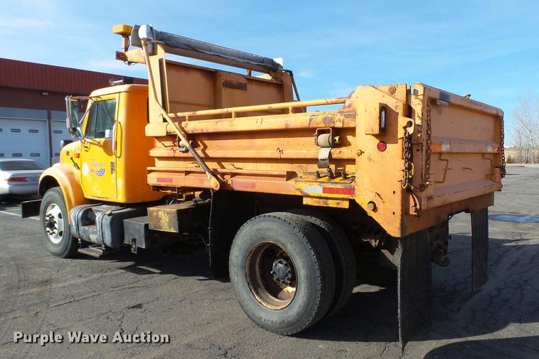 image for item DC5635 2002 International 4900 dump truck