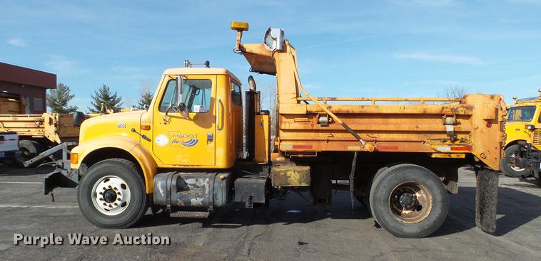 image for item DC5635 2002 International 4900 dump truck