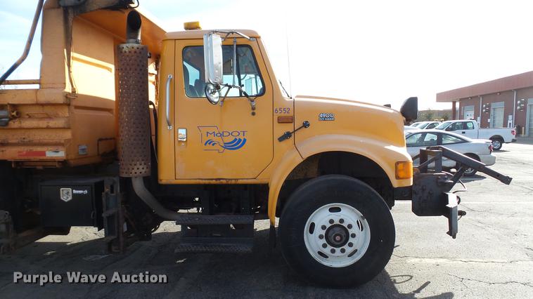 image for item DC5635 2002 International 4900 dump truck