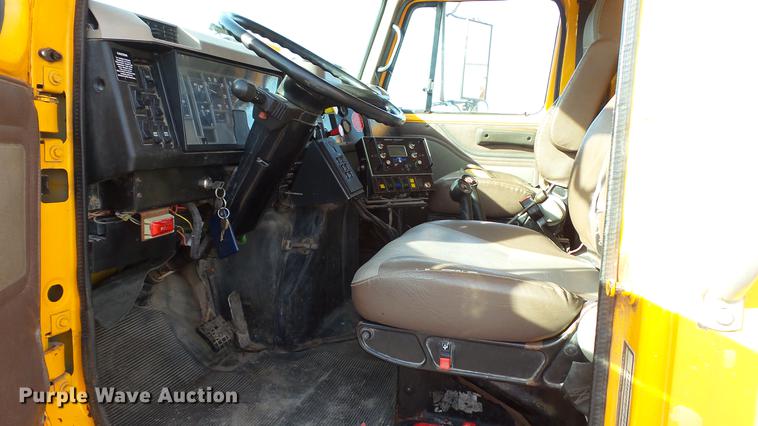 image for item DC5635 2002 International 4900 dump truck