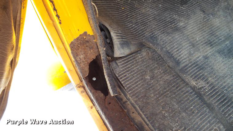 image for item DC5635 2002 International 4900 dump truck