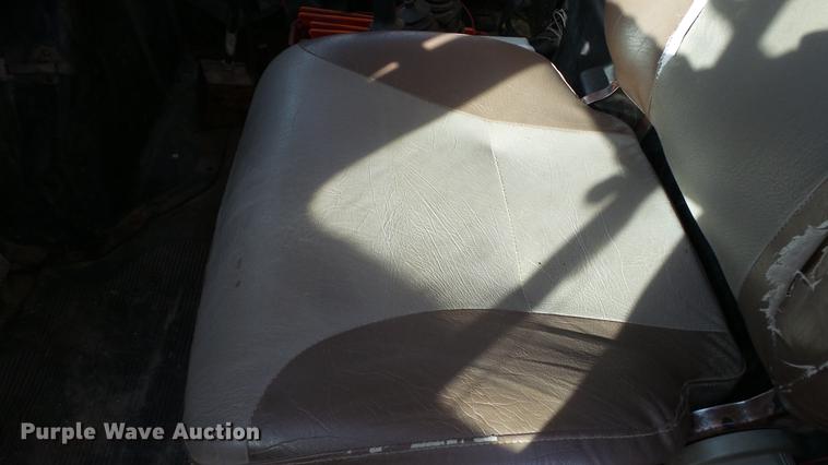 image for item DC5635 2002 International 4900 dump truck