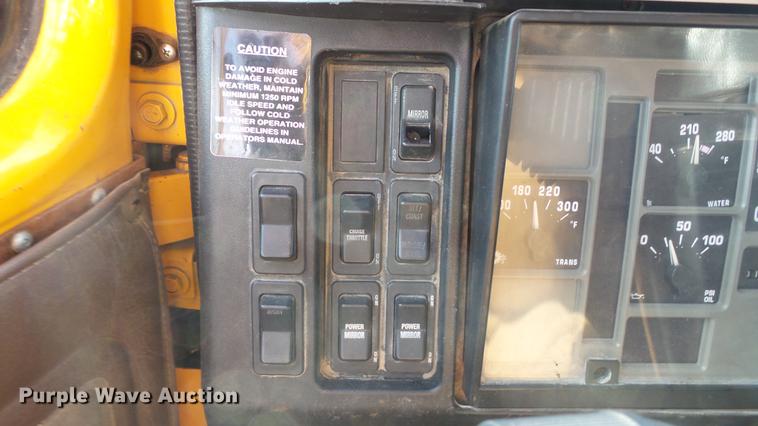 image for item DC5635 2002 International 4900 dump truck