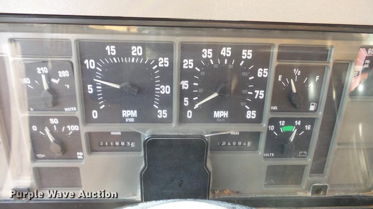 image for item DC5635 2002 International 4900 dump truck